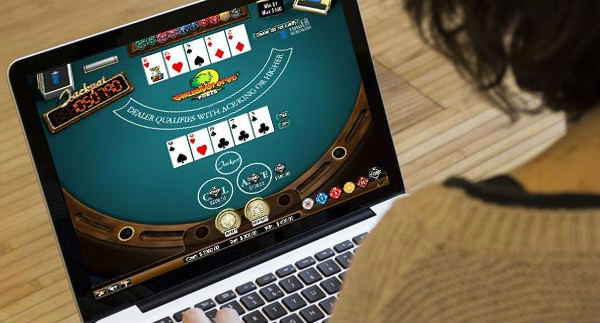Main poker online bisa di website sbobet